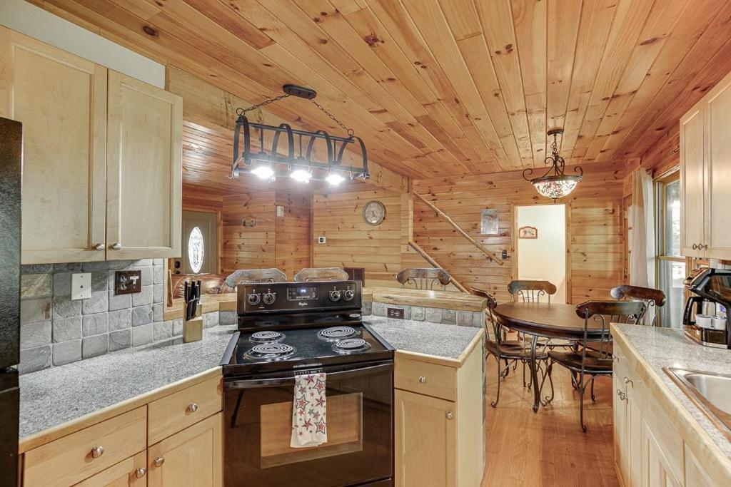 Cabin With Jacuzzi & Hydrotherapy Spanear Helen Cleveland Exterior foto